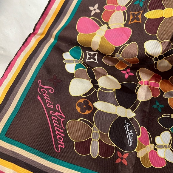 Louis Vuitton SILK NECKERCHIEF🖤🤎💛 - Picture 7 of 7